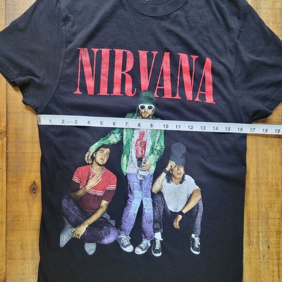 Nirvana Kurt Standing Short Sleeve Black T-Shirt - S - Picture 3 of 4